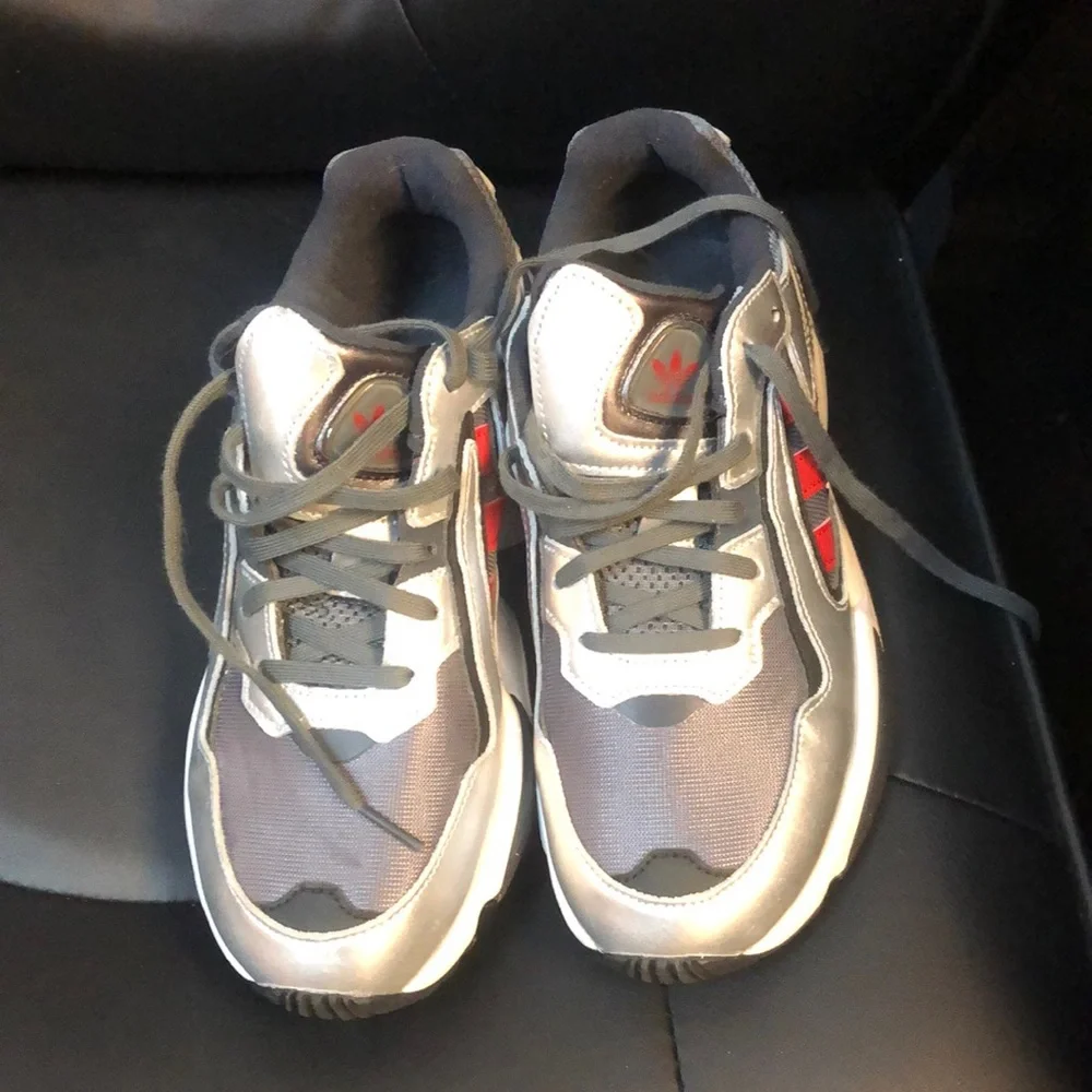Adidas Yung-96 Chasm sneakers size 5